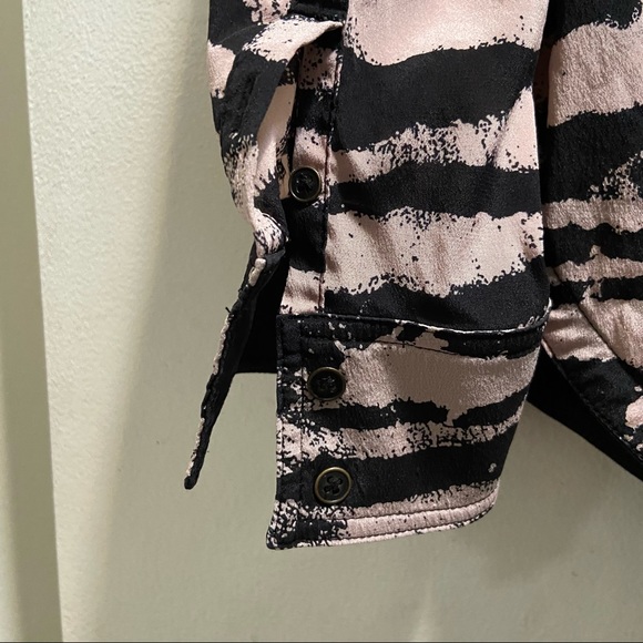 *MOVING SALE* BEBE pink & black zebra button shirt - Picture 3 of 3